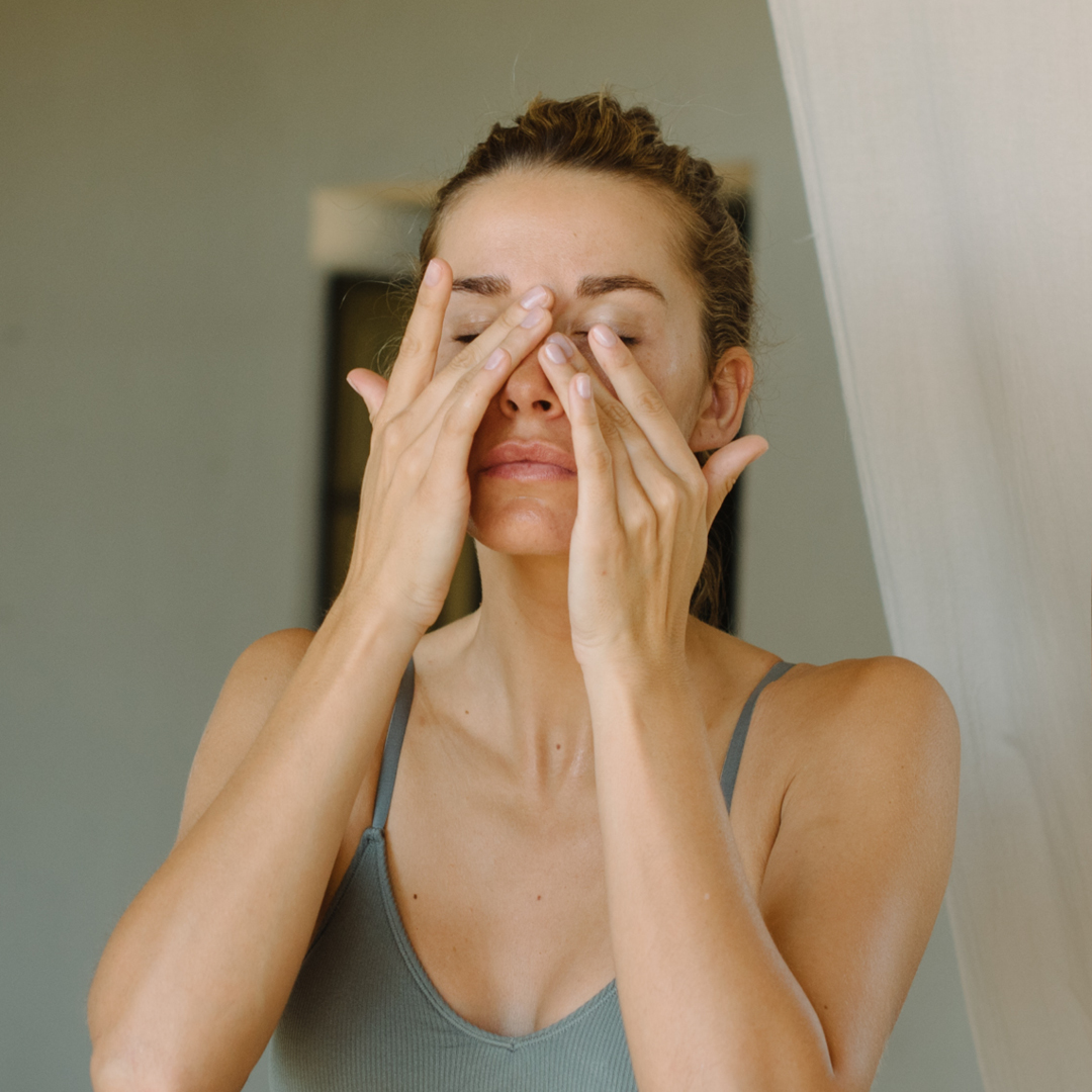 como cuidar la piel con rutinas faciales naturales